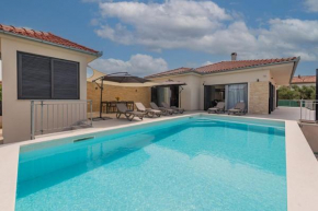 Villa Paloma with pool